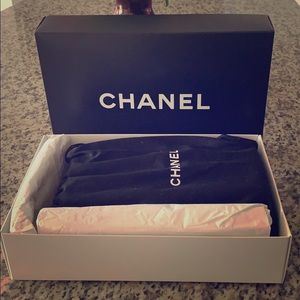 Beautiful never used Chanel small caviar handbag